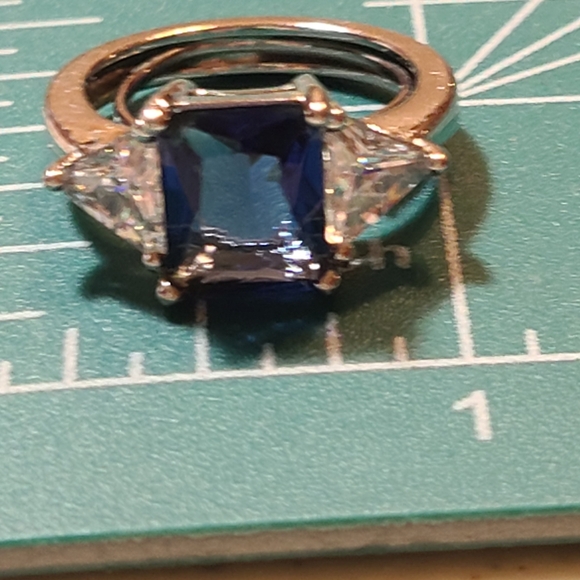 Ladies Ring for sale - Picture 8 of 14